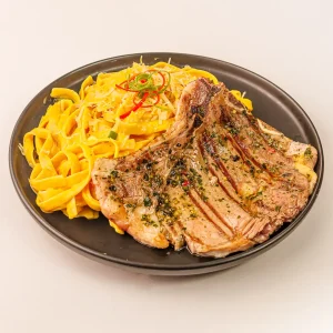 Fetuchini a la Huancaína con Churrasco