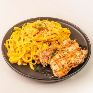 Fetuchini a la Huancaína con Filete