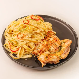 Fetuchini Parrillero en Salsa Blanca