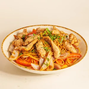 Tallarín Saltado de Pollo
